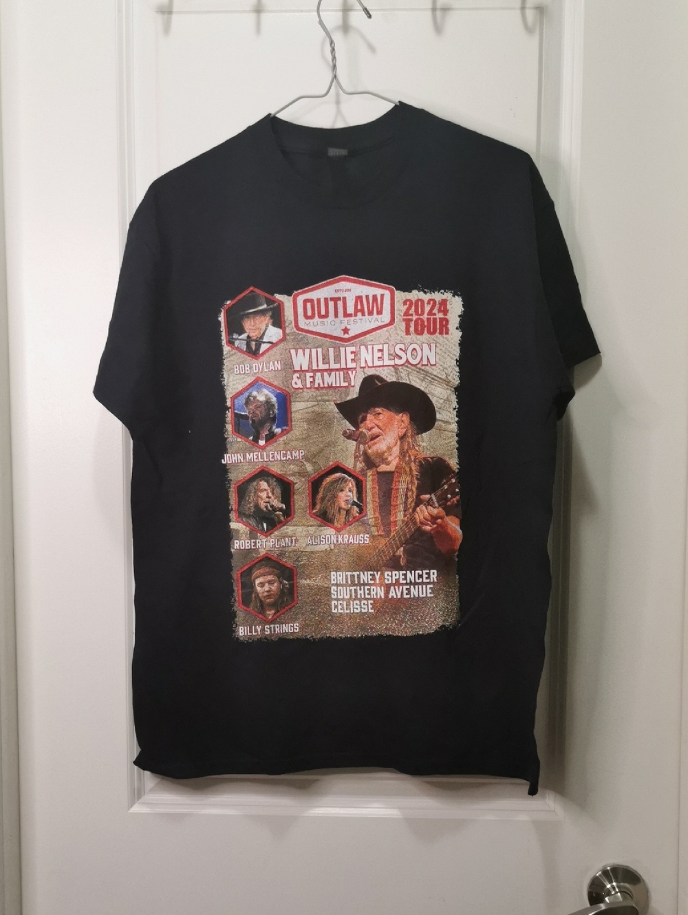 Gildan Black Willie Nelson Outlaw‎ 2024 Tour Graphic Tee